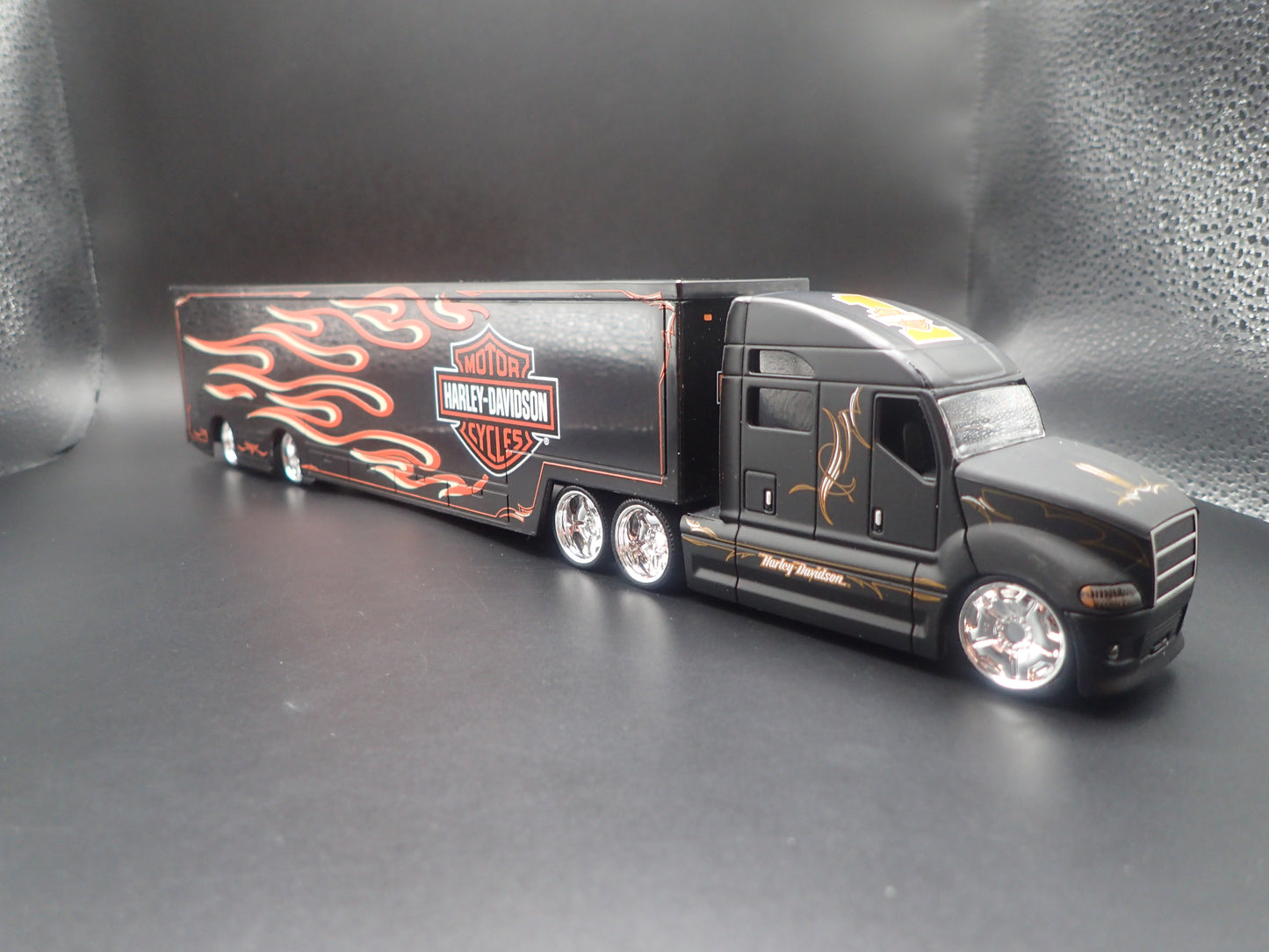 HARLEY DAVIDSON CUSTOM TRANSPORTER HAULER TRAILER 1:64 SCALE MODEL SET
