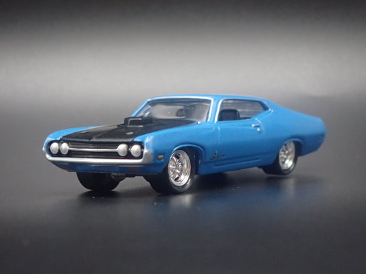 1970 70 FORD TORINO GT BLUE 1:64 SCALE COLLECTIBLE DIORAMA DIECAST MODEL CAR