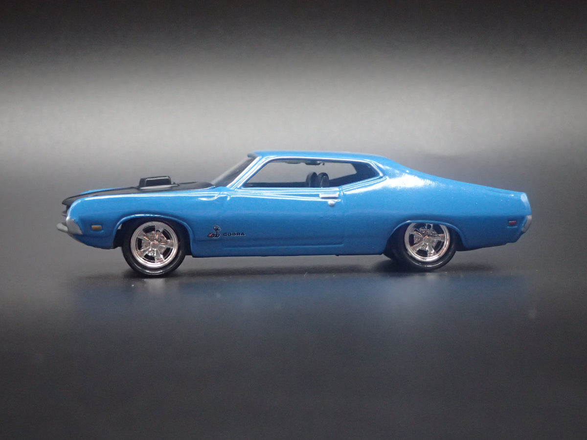 1970 70 FORD TORINO GT BLUE 1:64 SCALE COLLECTIBLE DIORAMA DIECAST MODEL CAR