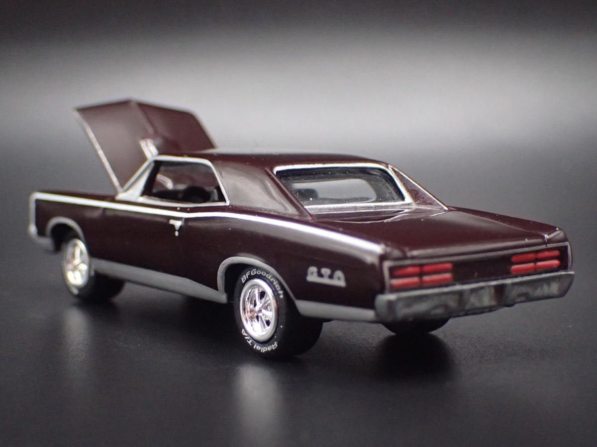 1967 67 PONTIAC GTO BURGUNDY 1/64 SCALE COLLECTIBLE DIECAST MODEL CAR