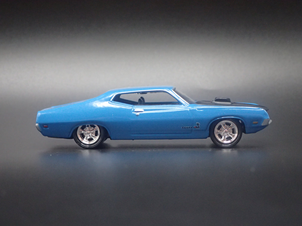 1970 70 FORD TORINO GT BLUE 1:64 SCALE COLLECTIBLE DIORAMA DIECAST MODEL CAR