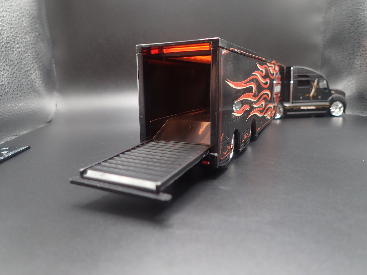 HARLEY DAVIDSON CUSTOM TRANSPORTER HAULER TRAILER 1:64 SCALE MODEL SET