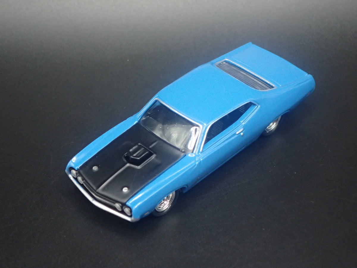 1970 70 FORD TORINO GT BLUE 1:64 SCALE COLLECTIBLE DIORAMA DIECAST MODEL CAR