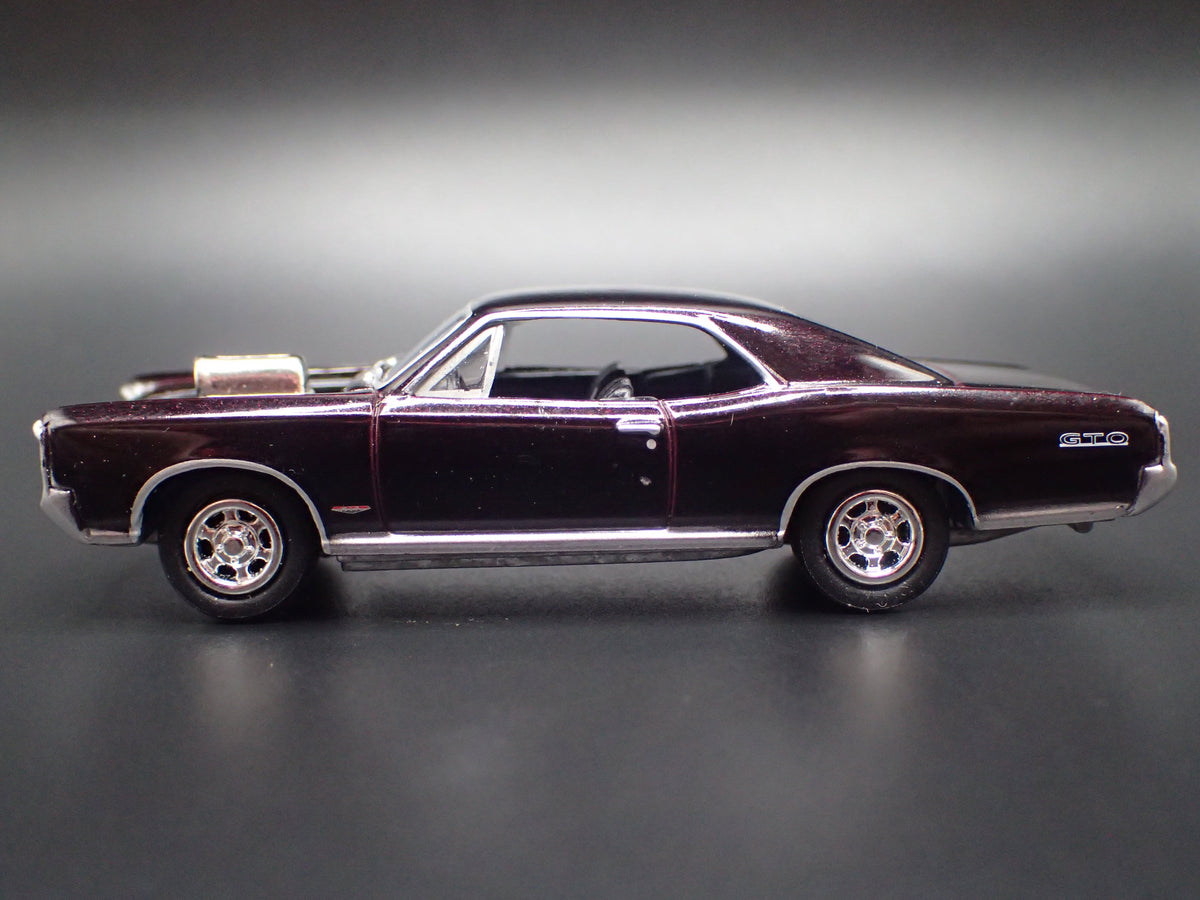 1966 66 PONTIAC GTO MUSCLE CAR 1/64 SCALE COLLECTIBLE DIORAMA DIECAST MODEL CAR