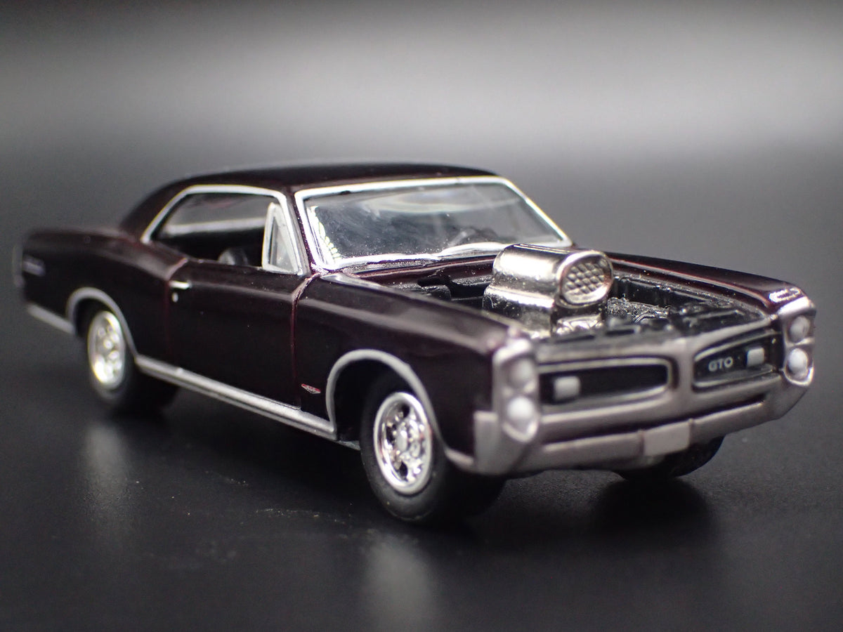 1966 66 PONTIAC GTO MUSCLE CAR 1/64 SCALE COLLECTIBLE DIORAMA DIECAST MODEL CAR