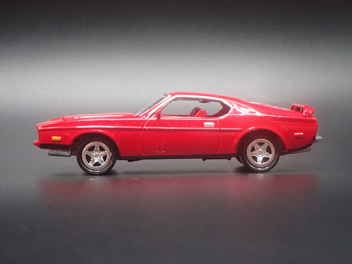 1971 71 FORD MUSTANG RED 1/64 SCALE COLLECTIBLE DIORAMA DIECAST MODEL CAR