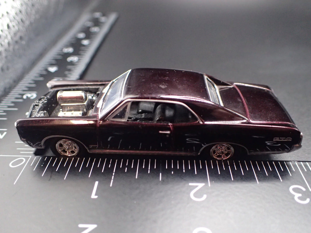 1966 66 PONTIAC GTO MUSCLE CAR 1/64 SCALE COLLECTIBLE DIORAMA DIECAST MODEL CAR