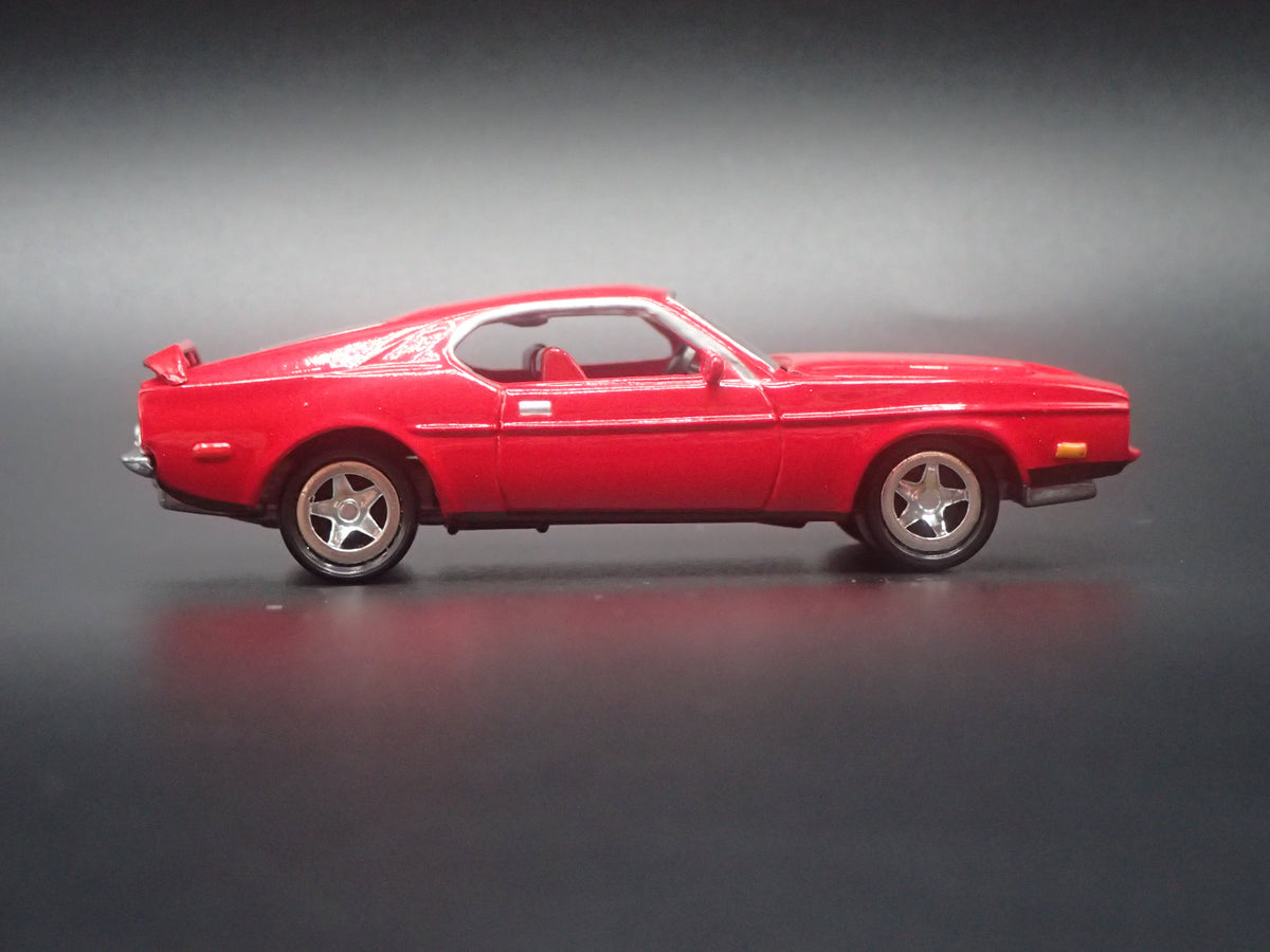 1971 71 FORD MUSTANG RED 1/64 SCALE COLLECTIBLE DIORAMA DIECAST MODEL CAR
