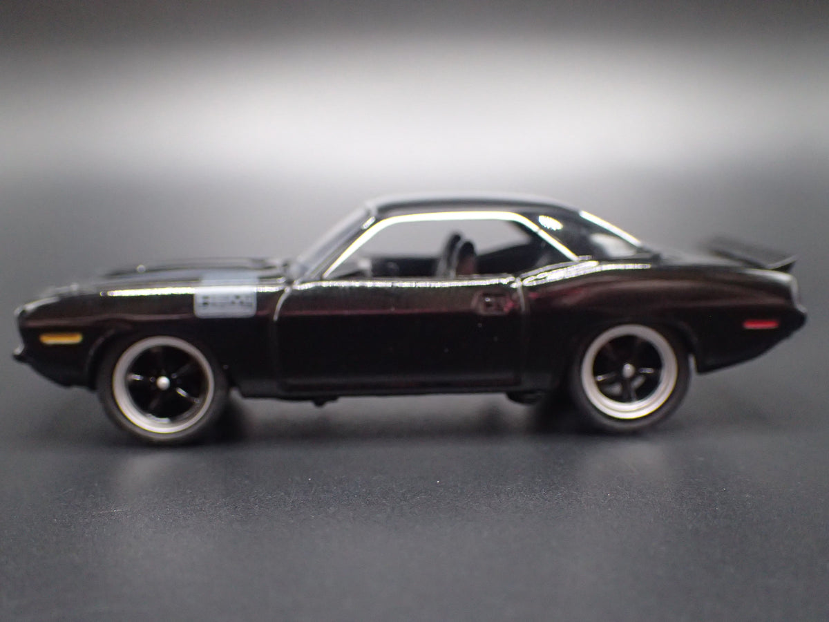 1970 70 PLYMOUTH HEMI CUDA BLACK 1:64 SCALE COLLECTIBLE DIORAMA DIECAST MODEL CAR
