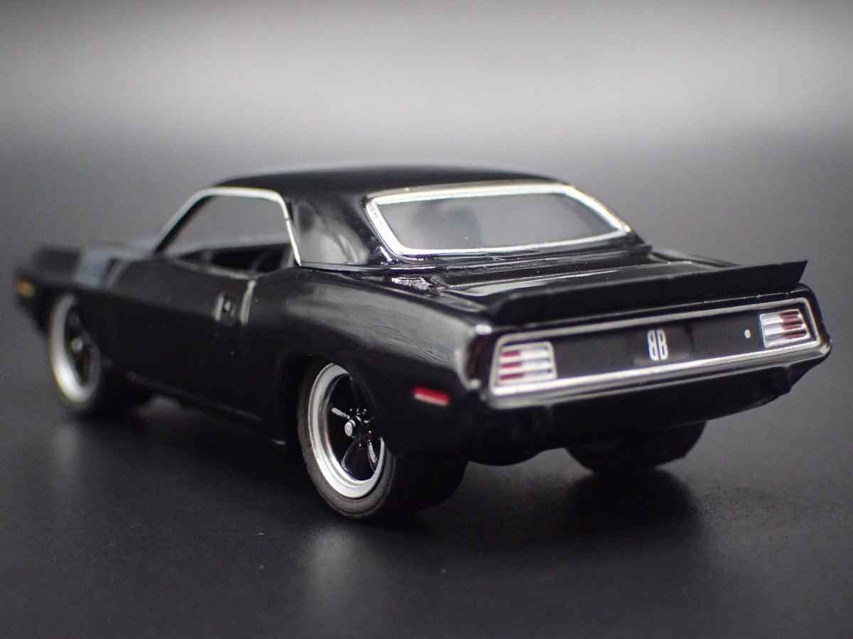 1970 70 PLYMOUTH HEMI CUDA BLACK 1:64 SCALE COLLECTIBLE DIORAMA DIECAST MODEL CAR