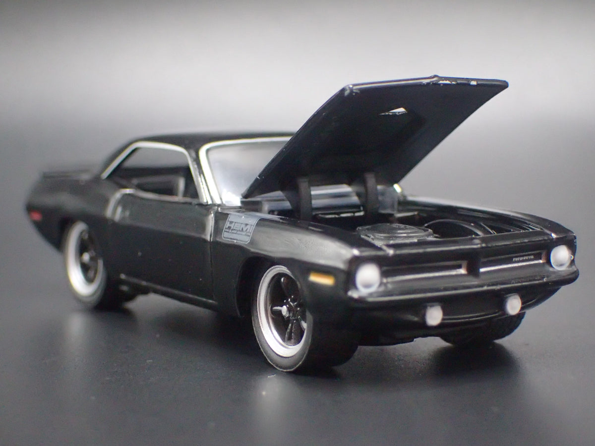 1970 70 PLYMOUTH HEMI CUDA BLACK 1:64 SCALE COLLECTIBLE DIORAMA DIECAST MODEL CAR