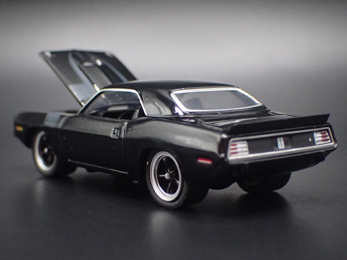 1970 70 PLYMOUTH HEMI CUDA BLACK 1:64 SCALE COLLECTIBLE DIORAMA DIECAST MODEL CAR