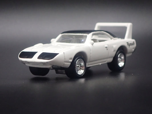 1970 70 PLYMOUTH SUPERBIRD WHITE 1:64 SCALE COLLECTIBLE DIORAMA DIECAST MODEL CAR