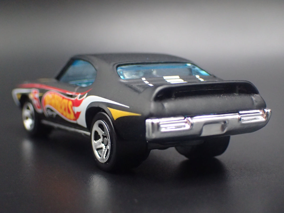 1969 69 PONTIAC GTO BLACK 1:64 SCALE COLLECTIBLE DIORAMA DIECAST MODEL CAR-Burning Rubber Toy Company