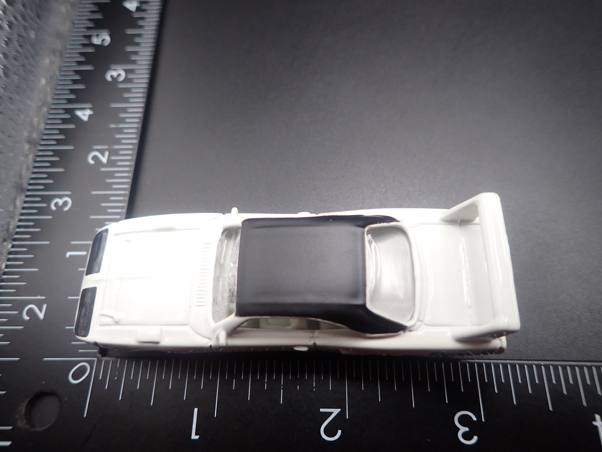 1970 70 PLYMOUTH SUPERBIRD WHITE 1:64 SCALE COLLECTIBLE DIORAMA DIECAST MODEL CAR