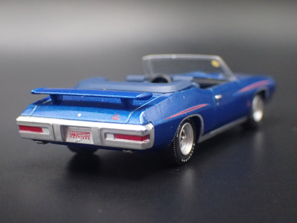 1970 70 PONTIAC GTO CONVERTIBLE BLUE 1/64 SCALE COLLECTIBLE DIECAST MODEL CAR