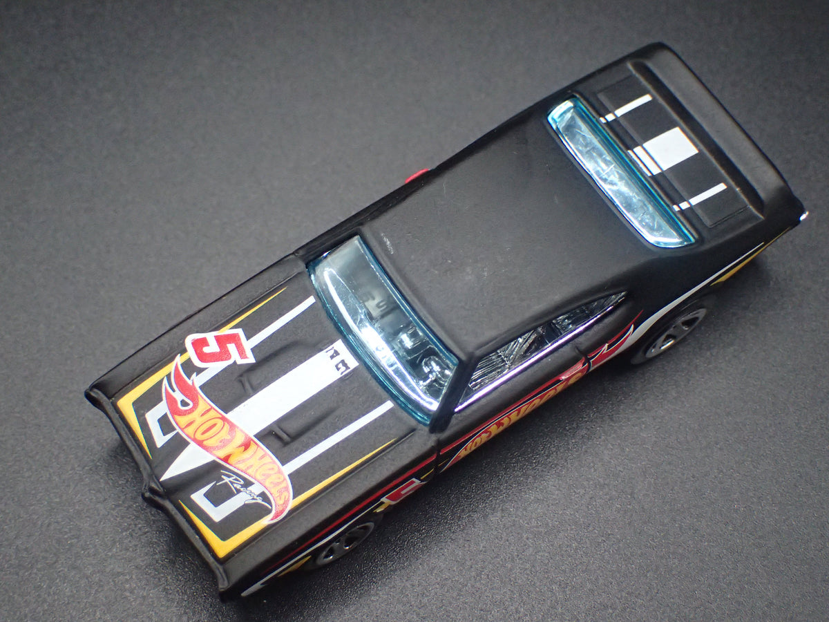 1969 69 PONTIAC GTO BLACK 1:64 SCALE COLLECTIBLE DIORAMA DIECAST MODEL CAR-Burning Rubber Toy Company