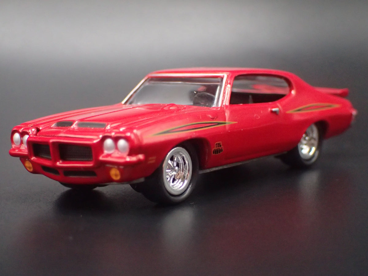1971 71 PONTIAC GTO RED 1/64 SCALE COLLECTIBLE DIORAMA DIECAST MODEL CAR