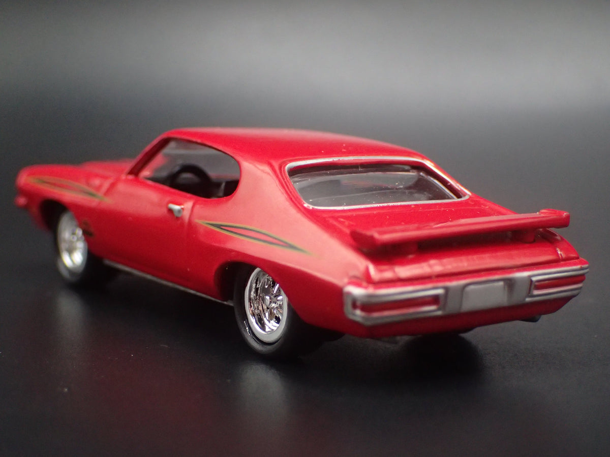 1971 71 PONTIAC GTO RED 1/64 SCALE COLLECTIBLE DIORAMA DIECAST MODEL CAR