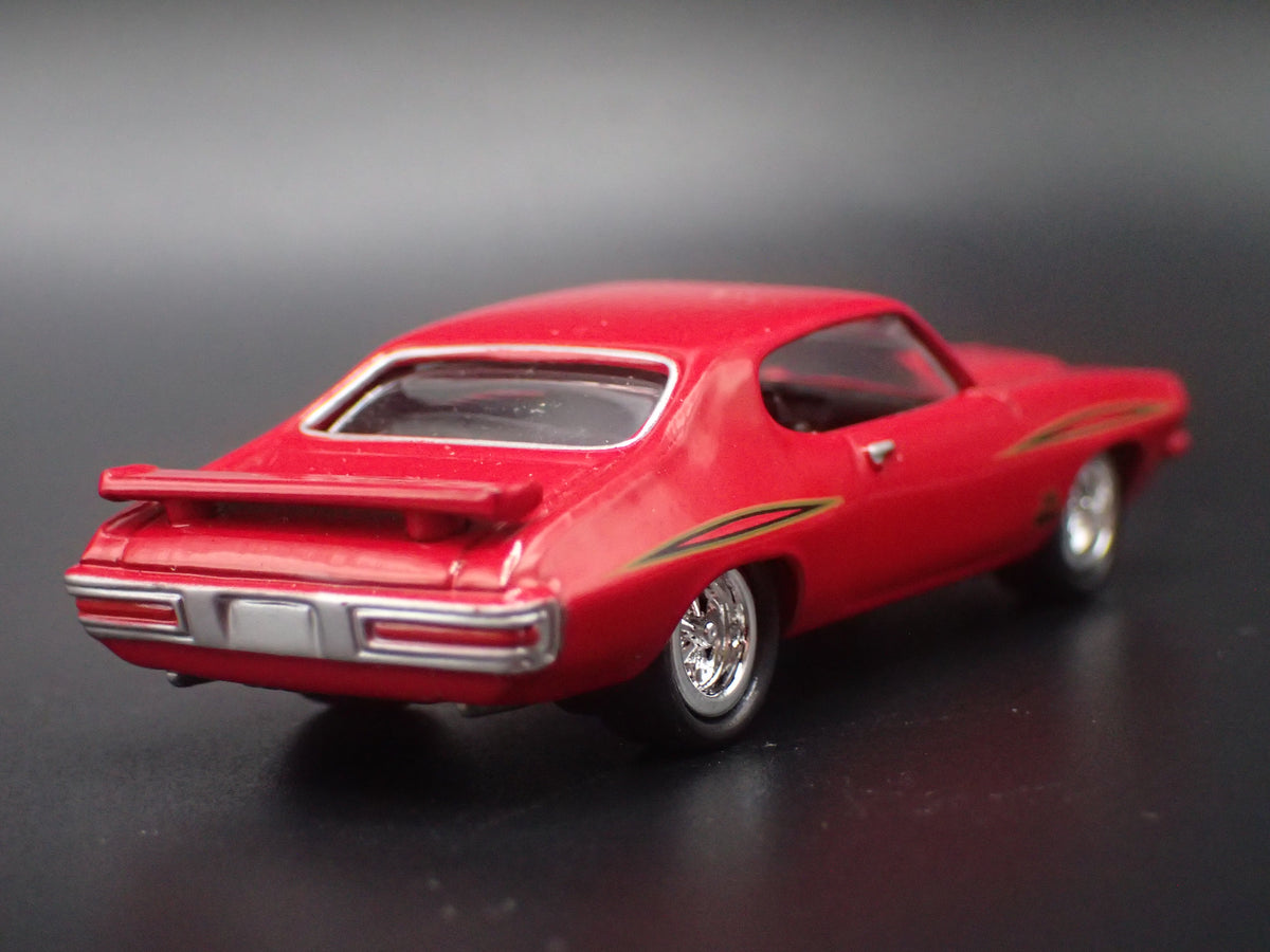 1971 71 PONTIAC GTO RED 1/64 SCALE COLLECTIBLE DIORAMA DIECAST MODEL CAR