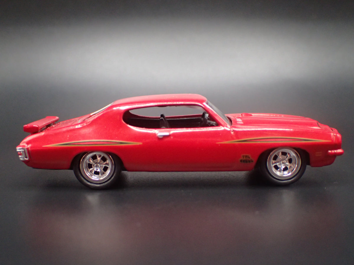 1971 71 PONTIAC GTO RED 1/64 SCALE COLLECTIBLE DIORAMA DIECAST MODEL CAR