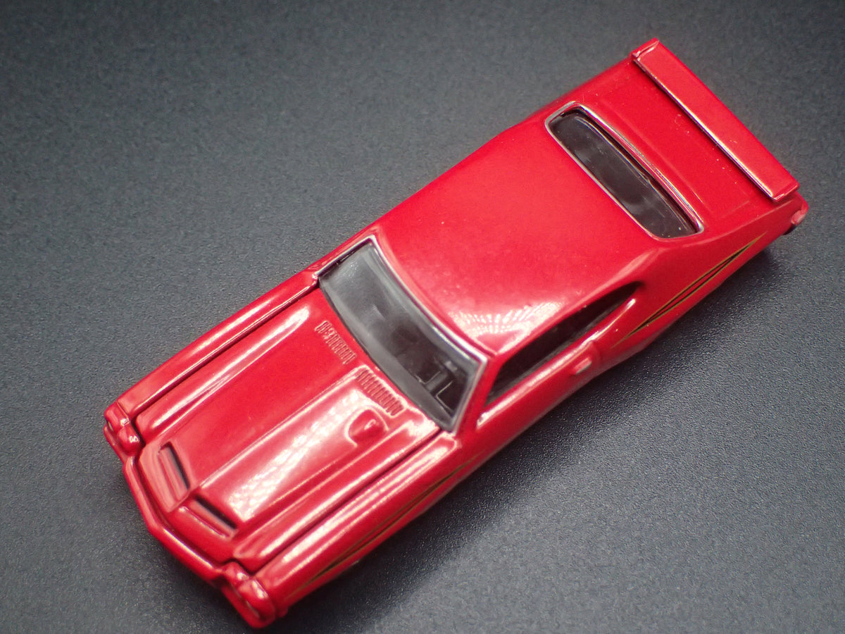 1971 71 PONTIAC GTO RED 1/64 SCALE COLLECTIBLE DIORAMA DIECAST MODEL CAR