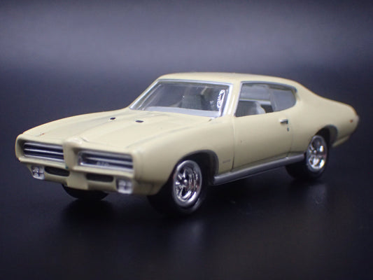 1969 69 PONTIAC GTO YELLOW WHITE LIGHTINING 1/64 SCALE COLLECTIBLE DIECAST MODEL CAR-Burning Rubber Toy Company