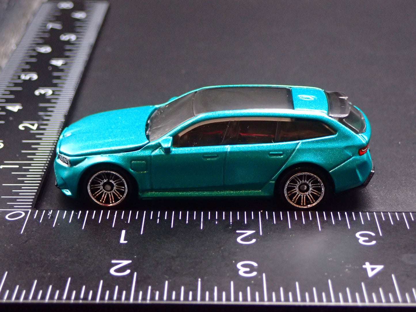 BMW M5 TOURING STATION WAGON GREEN 1/64 SCALE DIORAMA DIECAST MODEL CAR