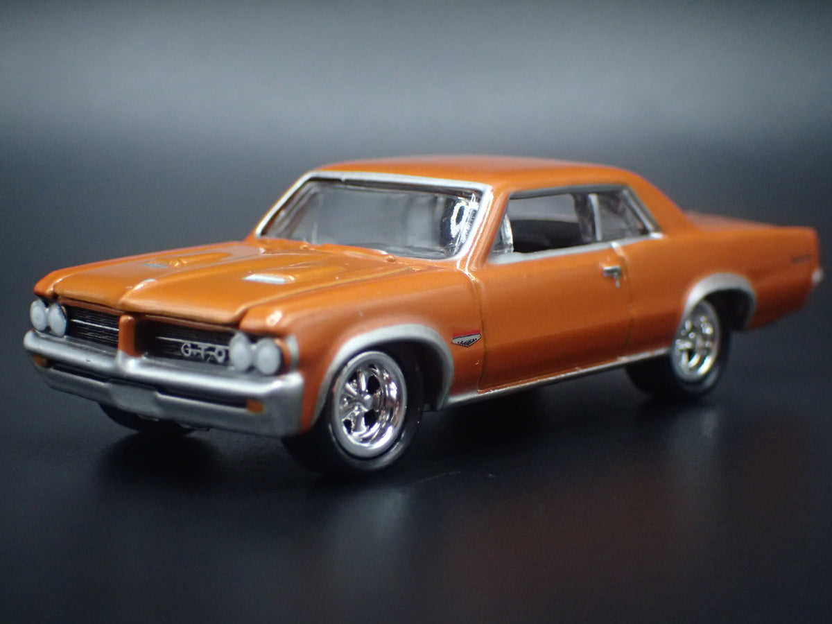 1964 64 PONTIAC GTO BROWN 1/64 SCALE COLLECTIBLE DIORAMA DIECAST MODEL CAR