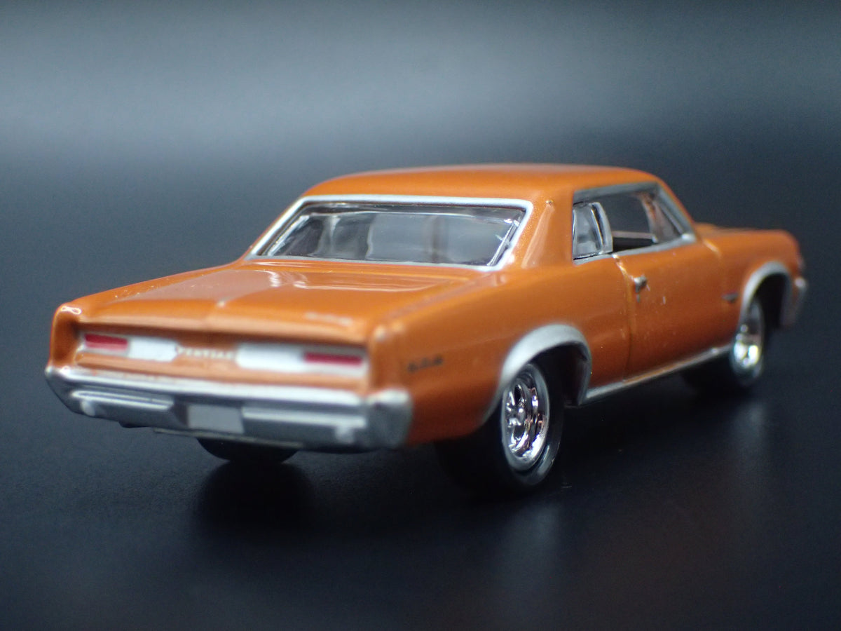 1964 64 PONTIAC GTO BROWN 1/64 SCALE COLLECTIBLE DIORAMA DIECAST MODEL CAR