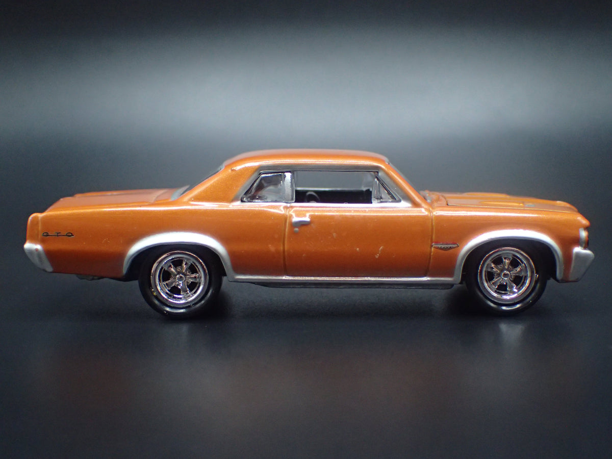1964 64 PONTIAC GTO BROWN 1/64 SCALE COLLECTIBLE DIORAMA DIECAST MODEL CAR