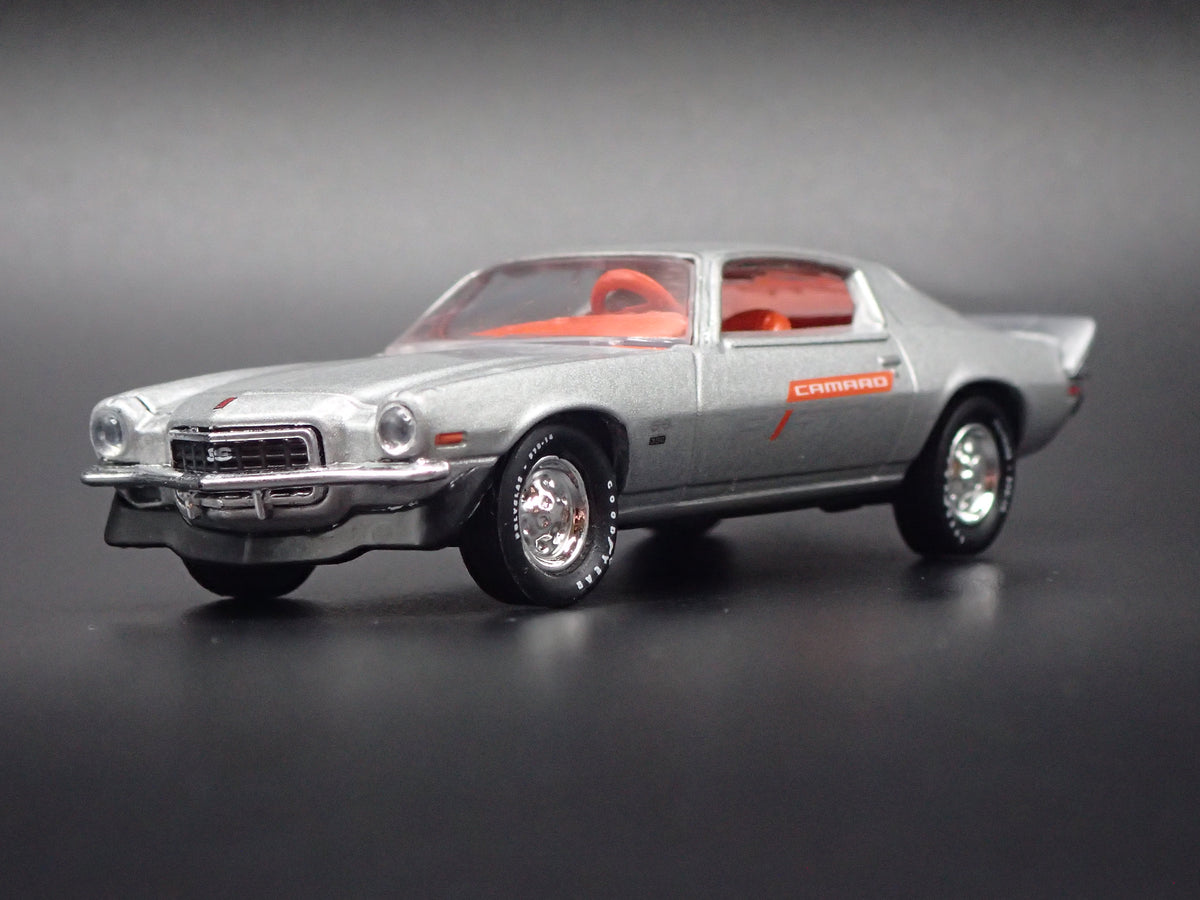 1971 71 CHEVY CHEVROLET CAMARO SS 396 1:64 SCALE DIORAMA DIECAST MODEL CAR
