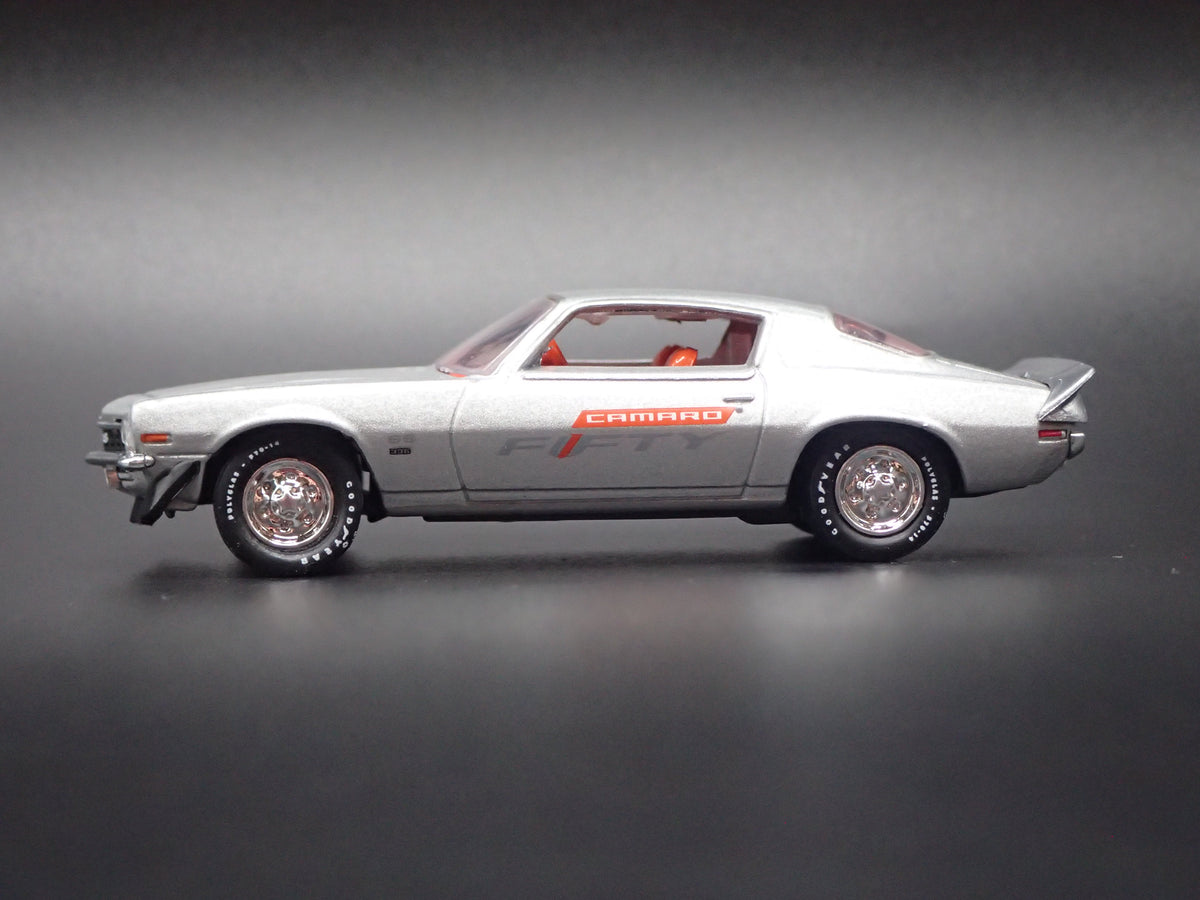 1971 71 CHEVY CHEVROLET CAMARO SS 396 1:64 SCALE DIORAMA DIECAST MODEL CAR