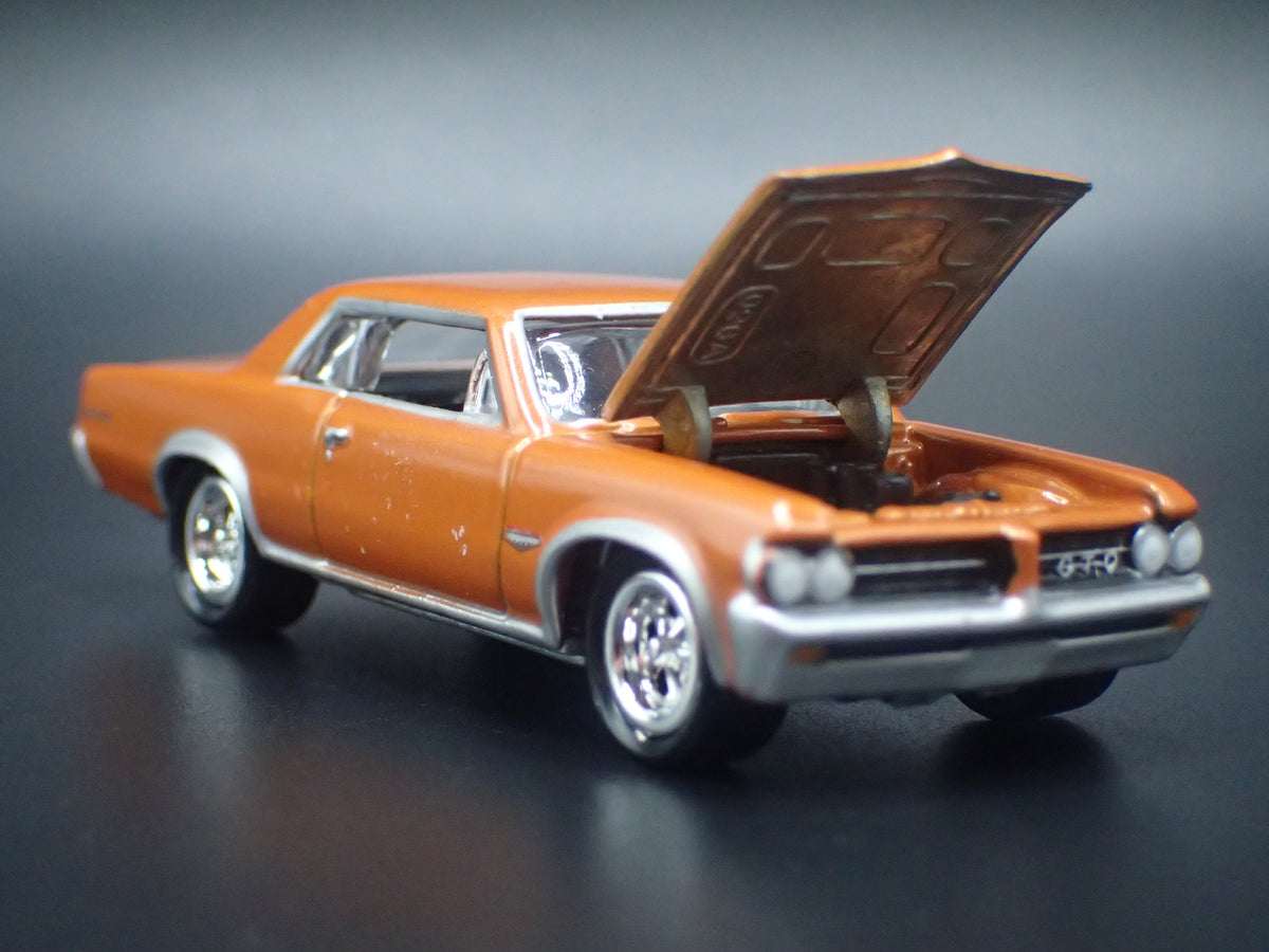 1964 64 PONTIAC GTO BROWN 1/64 SCALE COLLECTIBLE DIORAMA DIECAST MODEL CAR