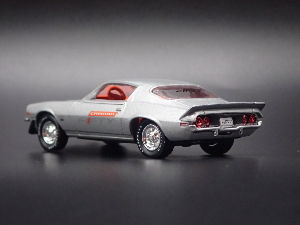 1971 71 CHEVY CHEVROLET CAMARO SS 396 1:64 SCALE DIORAMA DIECAST MODEL CAR