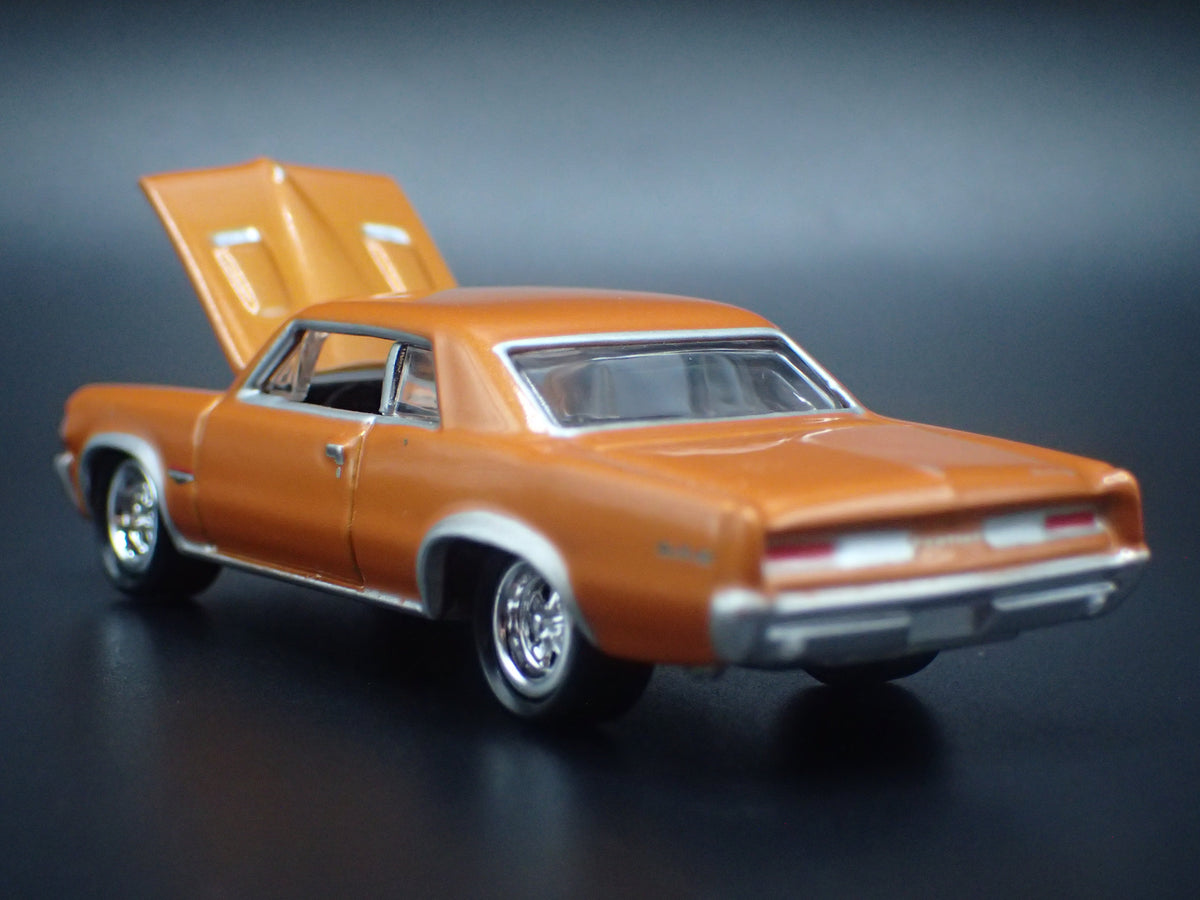 1964 64 PONTIAC GTO BROWN 1/64 SCALE COLLECTIBLE DIORAMA DIECAST MODEL CAR