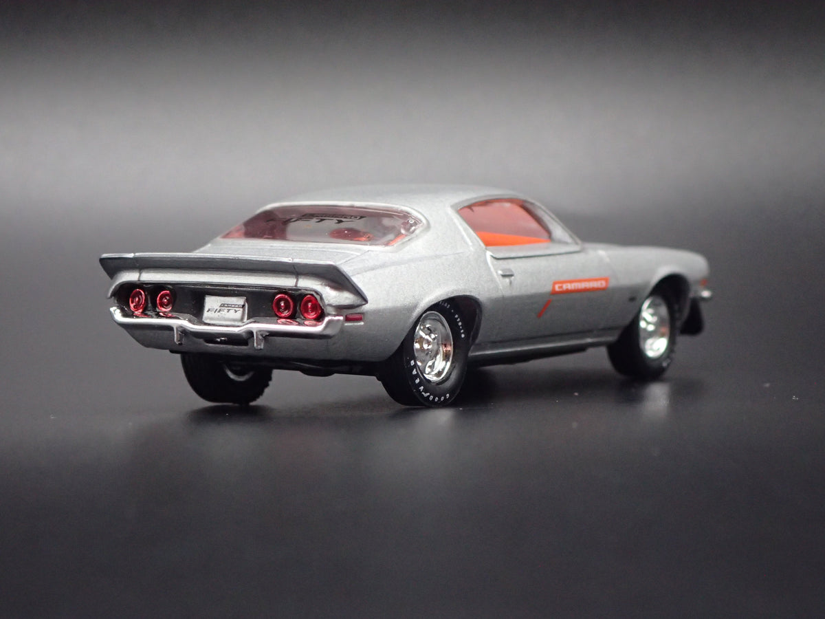 1971 71 CHEVY CHEVROLET CAMARO SS 396 1:64 SCALE DIORAMA DIECAST MODEL CAR