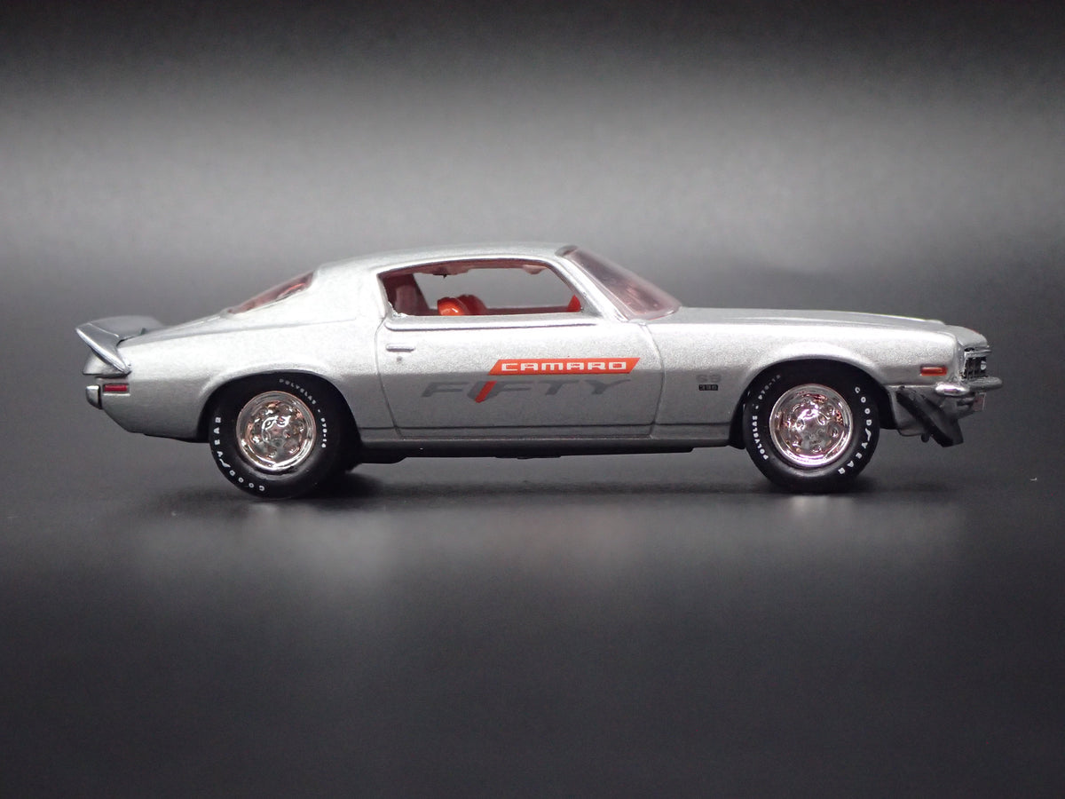 1971 71 CHEVY CHEVROLET CAMARO SS 396 1:64 SCALE DIORAMA DIECAST MODEL CAR