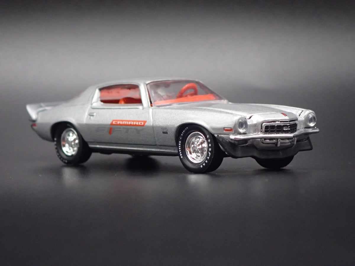 1971 71 CHEVY CHEVROLET CAMARO SS 396 1:64 SCALE DIORAMA DIECAST MODEL CAR