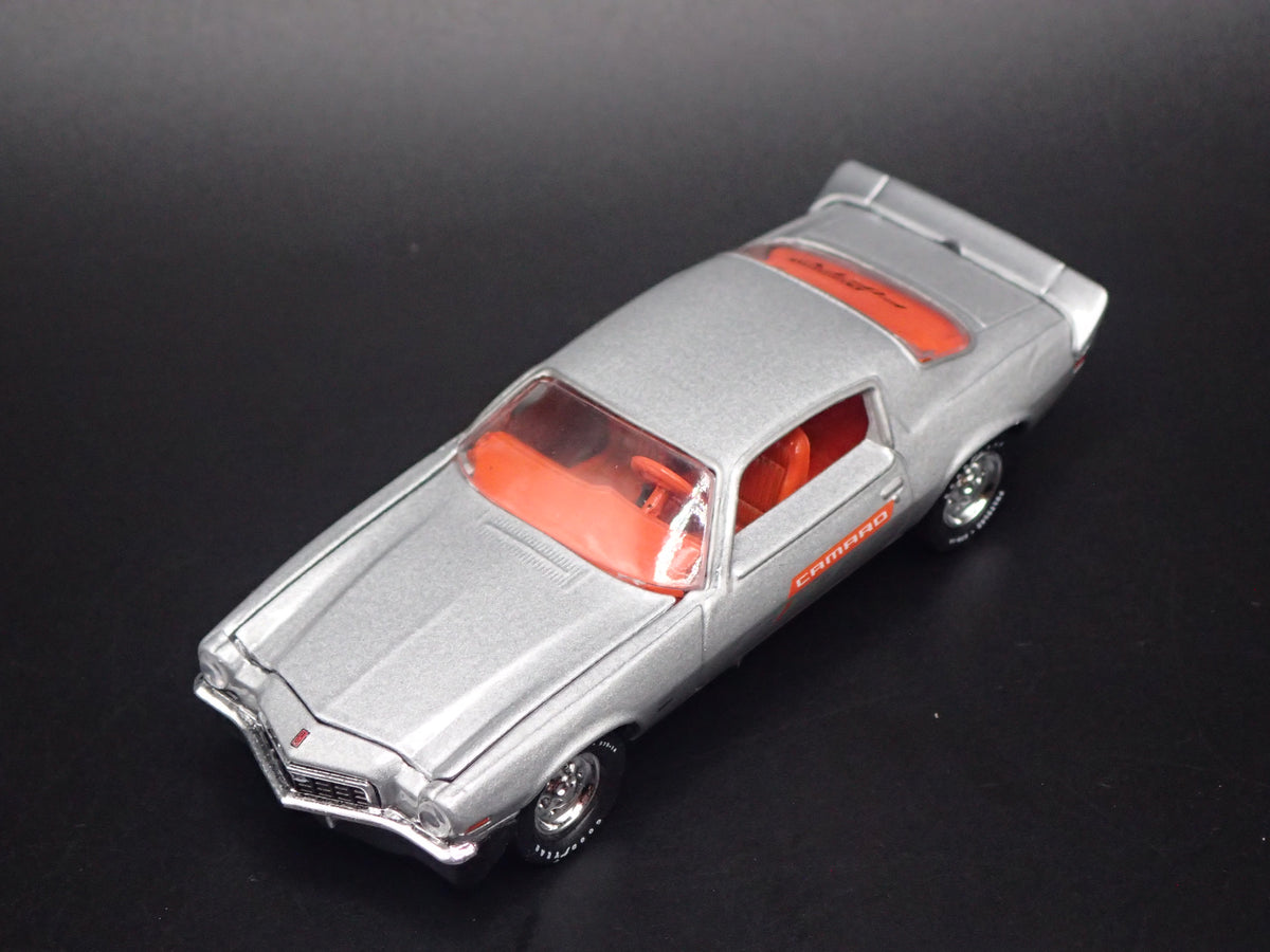 1971 71 CHEVY CHEVROLET CAMARO SS 396 1:64 SCALE DIORAMA DIECAST MODEL CAR