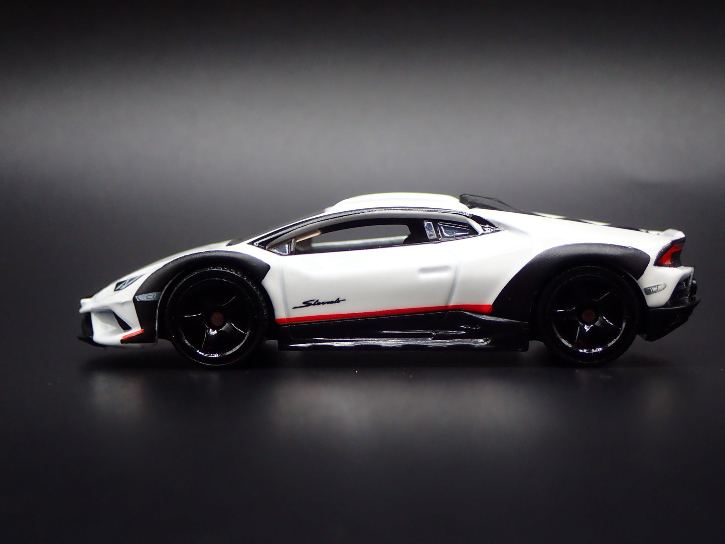 2023-2024 LAMBORGHINI HURACAN STERRATO SUPER CAR 1:64 SCALE DIECAST MODEL CAR