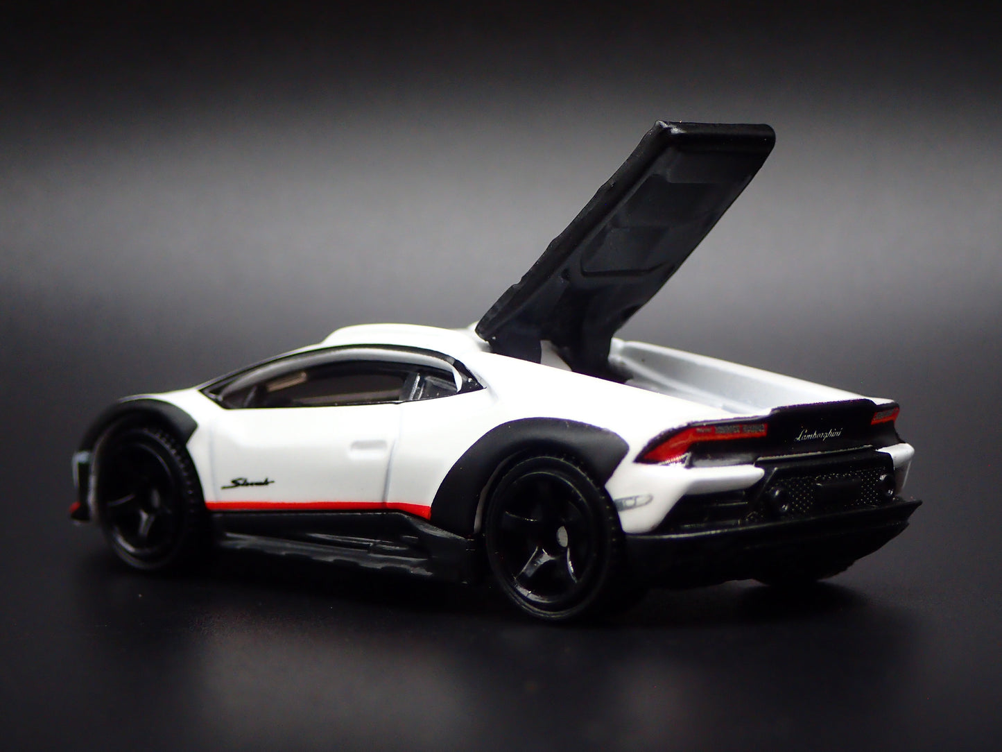 2023-2024 LAMBORGHINI HURACAN STERRATO SUPER CAR 1:64 SCALE DIECAST MODEL CAR