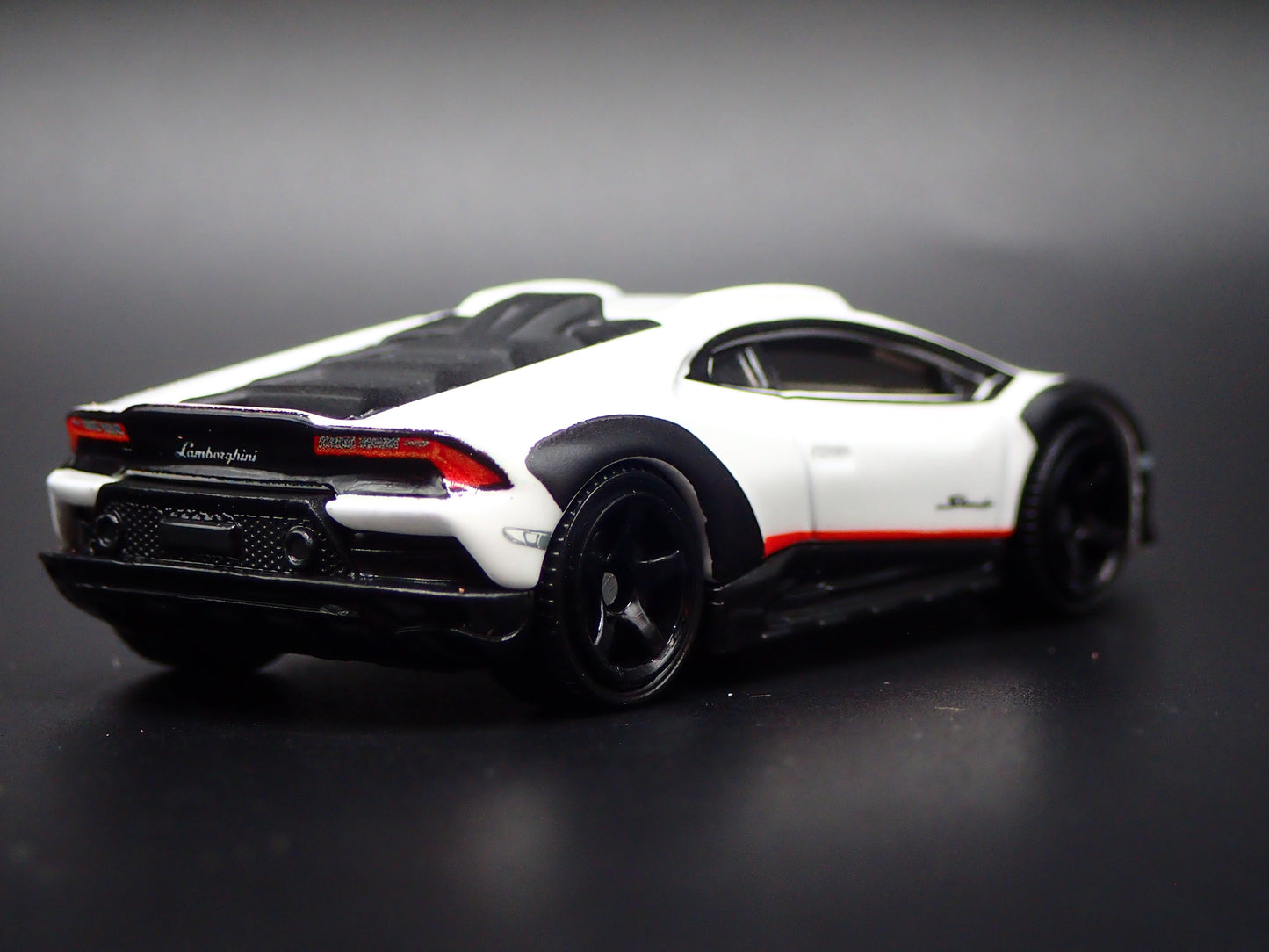 2023-2024 LAMBORGHINI HURACAN STERRATO SUPER CAR 1:64 SCALE DIECAST MODEL CAR