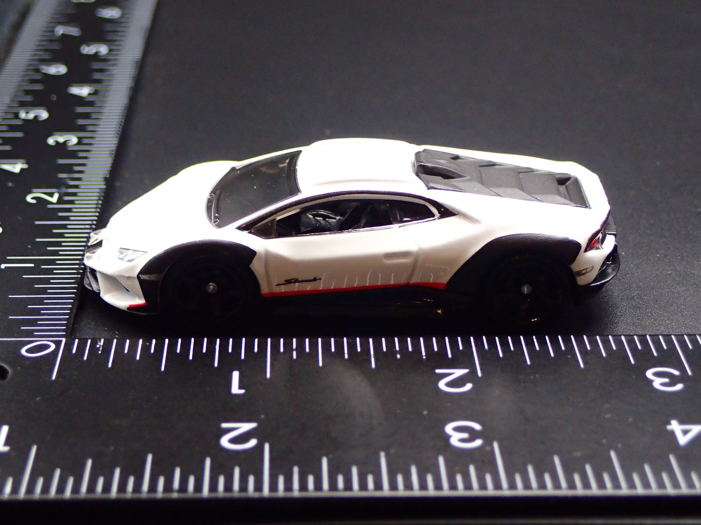 2023-2024 LAMBORGHINI HURACAN STERRATO SUPER CAR 1:64 SCALE DIECAST MODEL CAR
