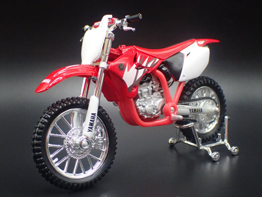 YAMAHA YZ-450F DIRT BIKE MOTORCYCLE RED 1/18 SCALE DIORAMA DIECAST MODEL BIKE-Burning Rubber Toy Company