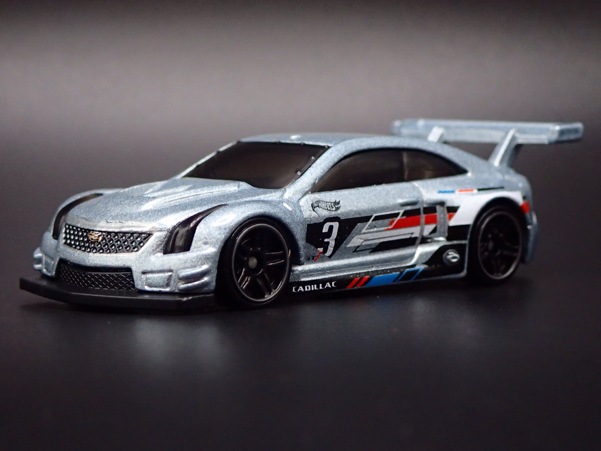 2016 16 CADILLAC CADDY ATS-V R RACING SILVER 1:64 SCALE DIORAMA DIECAST MODEL CAR