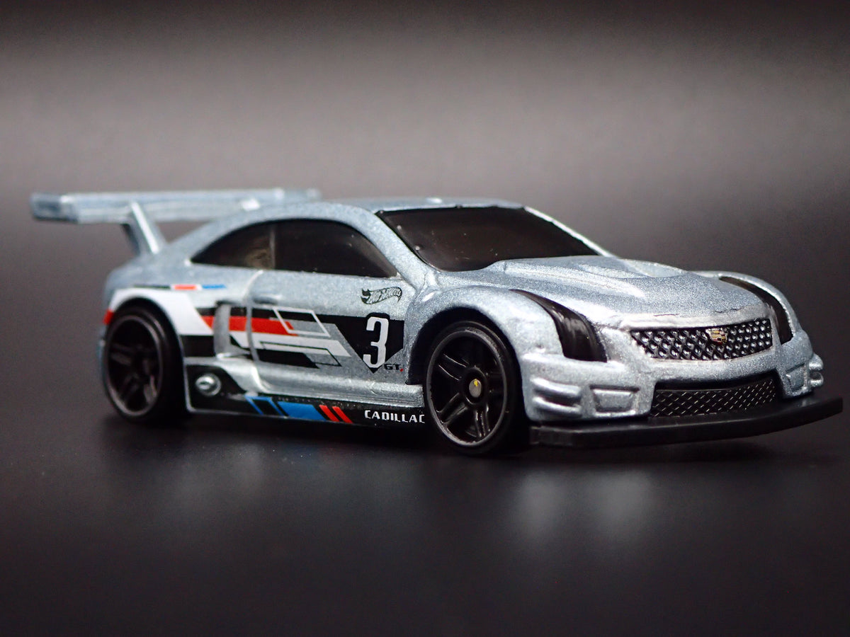 2016 16 CADILLAC CADDY ATS-V R RACING SILVER 1:64 SCALE DIORAMA DIECAST MODEL CAR