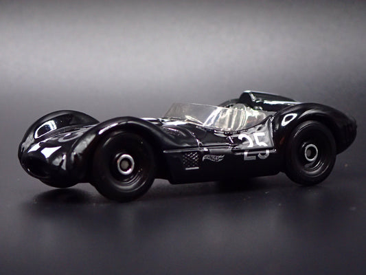 1959-1961 MASERATI TIPO 61 RACE 1:64 SCALE COLLECTIBLE DIORAMA DIECAST MODEL CAR