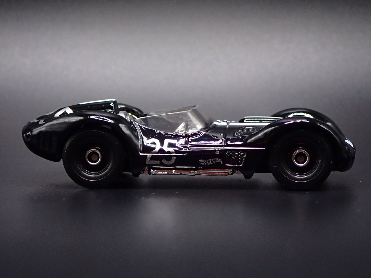 1959-1961 MASERATI TIPO 61 RACE 1:64 SCALE COLLECTIBLE DIORAMA DIECAST MODEL CAR