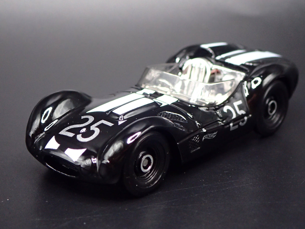 1959-1961 MASERATI TIPO 61 RACE 1:64 SCALE COLLECTIBLE DIORAMA DIECAST MODEL CAR